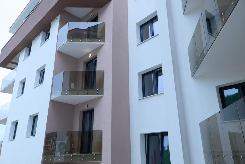 City Center Accommodation - 404 Решица Экстерьер фото