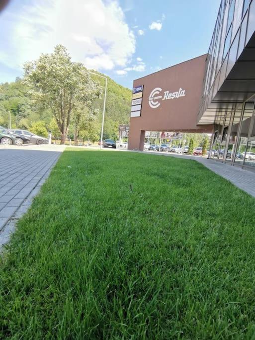 City Center Accommodation - 404 Решица Экстерьер фото