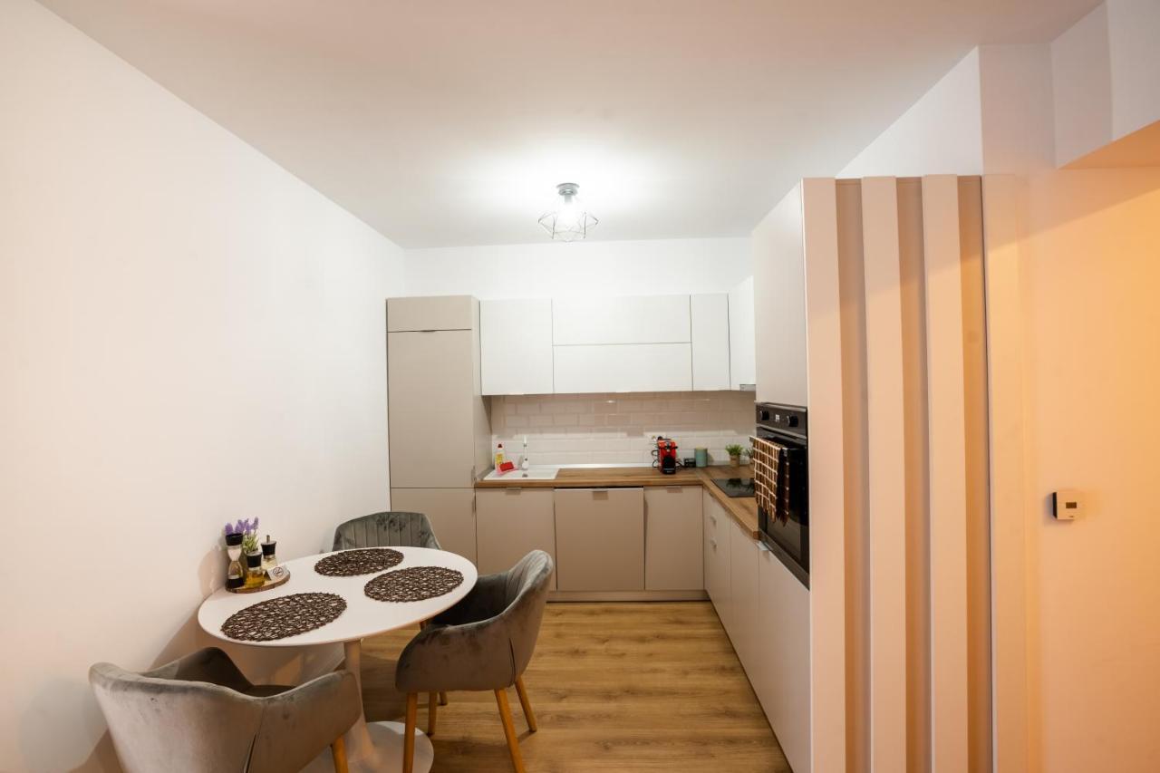 City Center Accommodation - 404 Решица Экстерьер фото