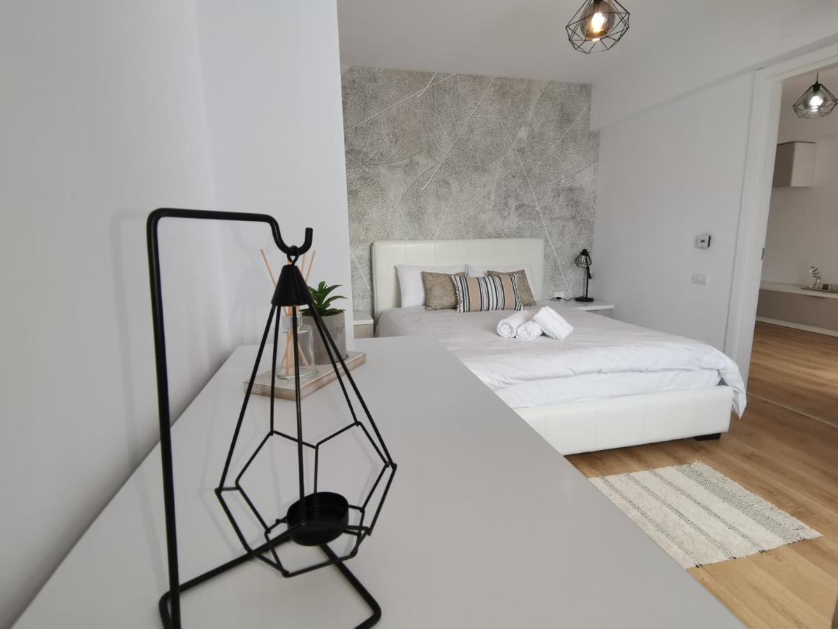 City Center Accommodation - 404 Решица Экстерьер фото