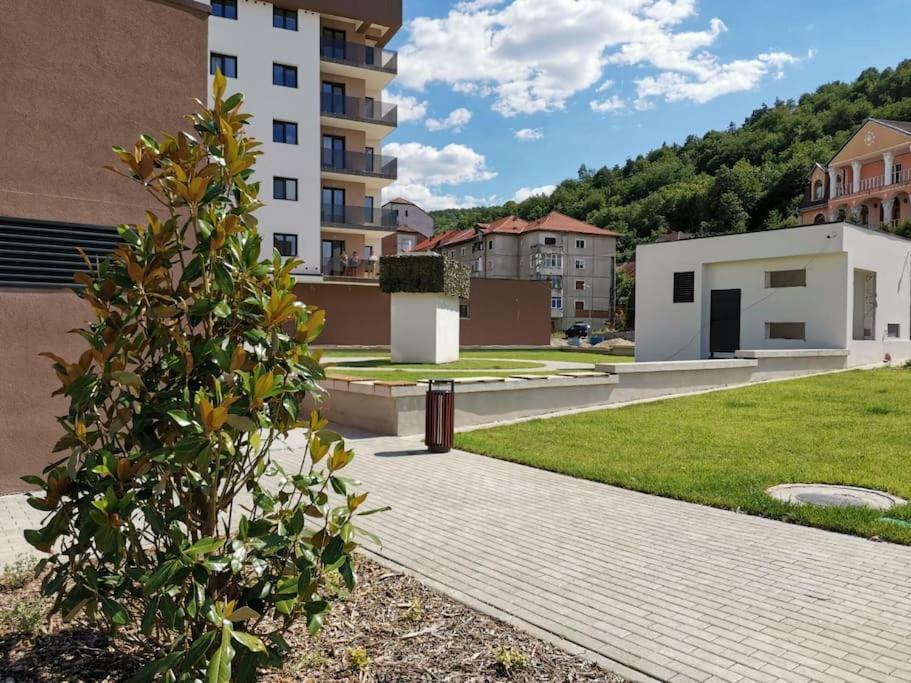 City Center Accommodation - 404 Решица Экстерьер фото