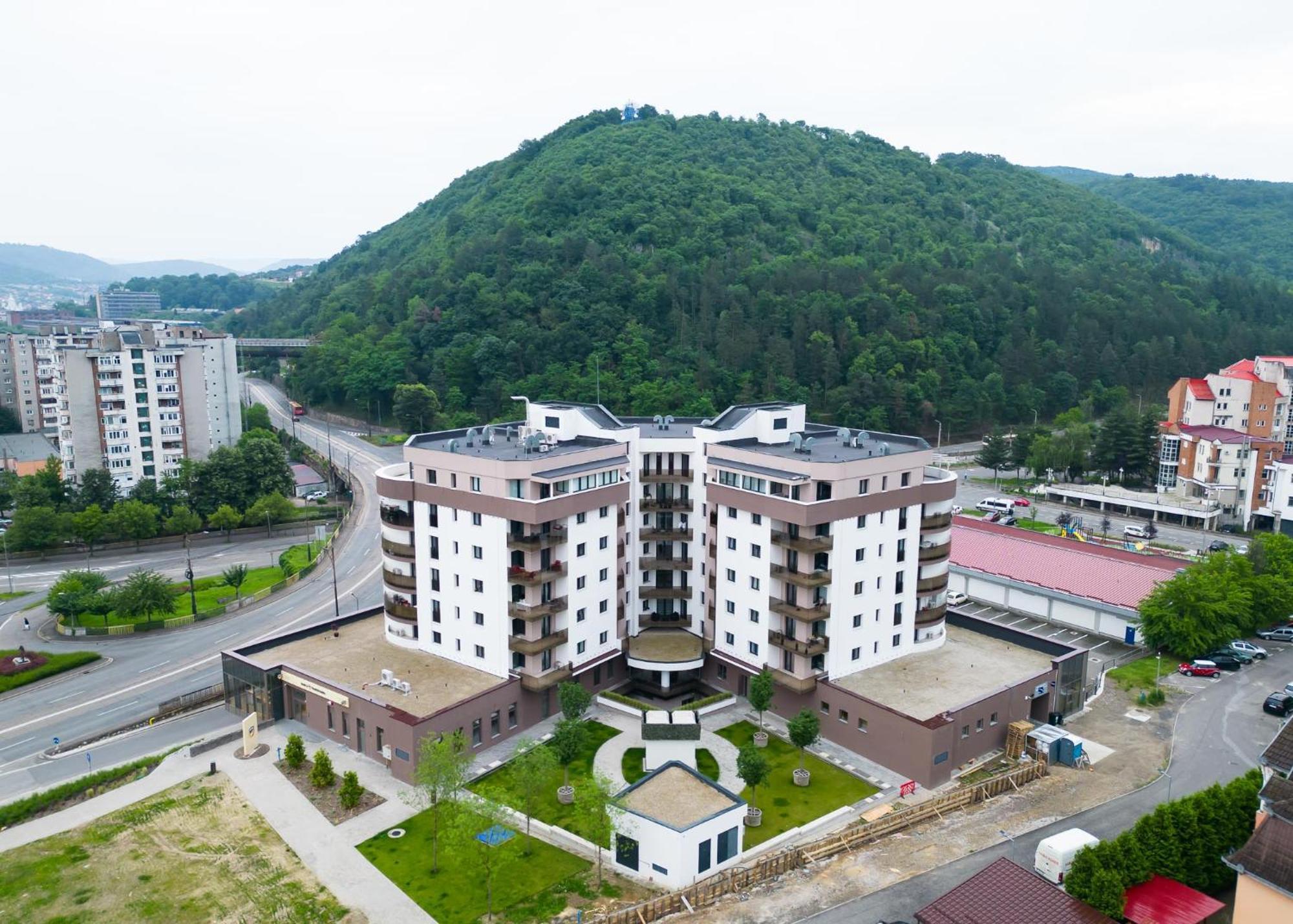 City Center Accommodation - 404 Решица Экстерьер фото