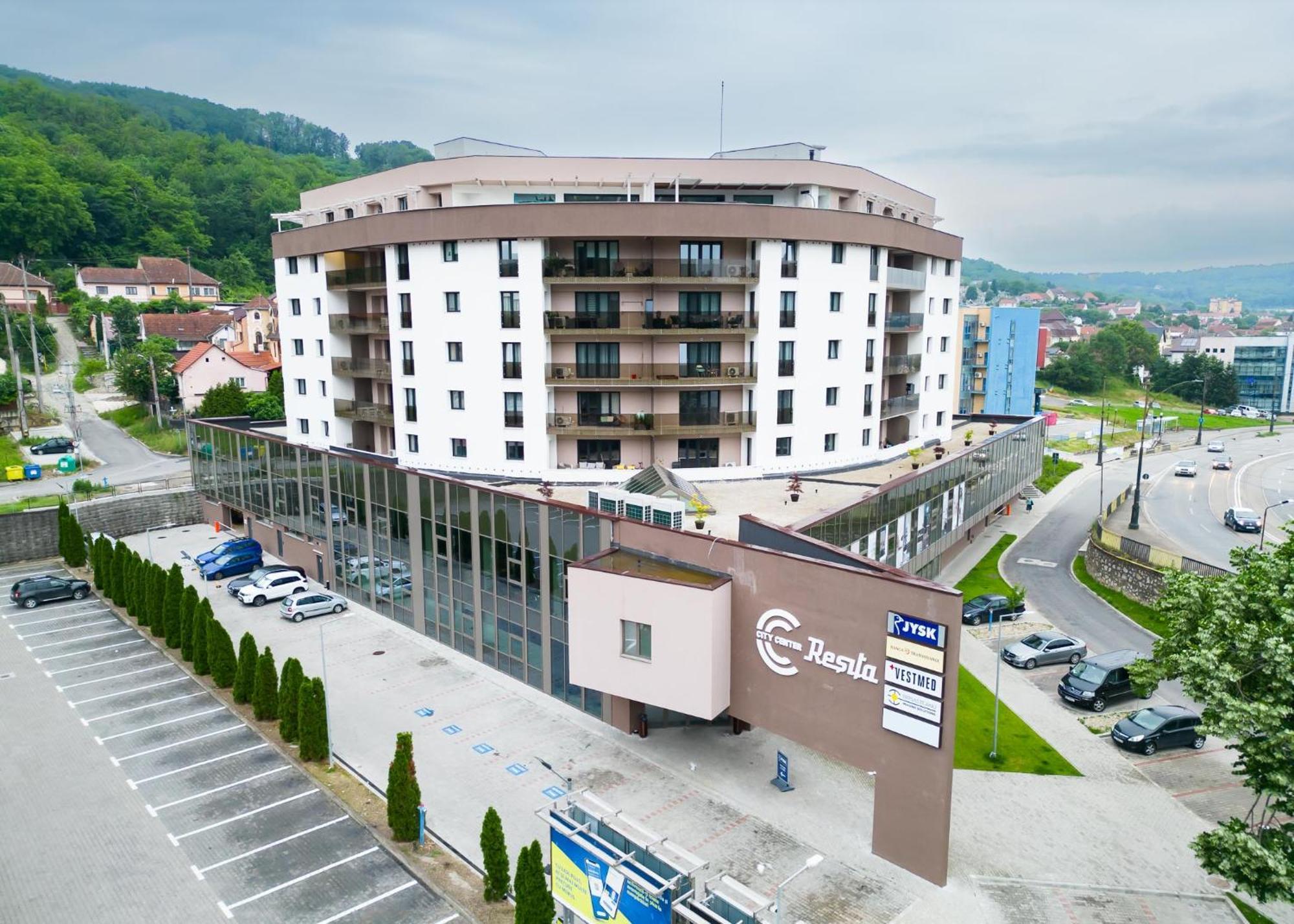 City Center Accommodation - 404 Решица Экстерьер фото